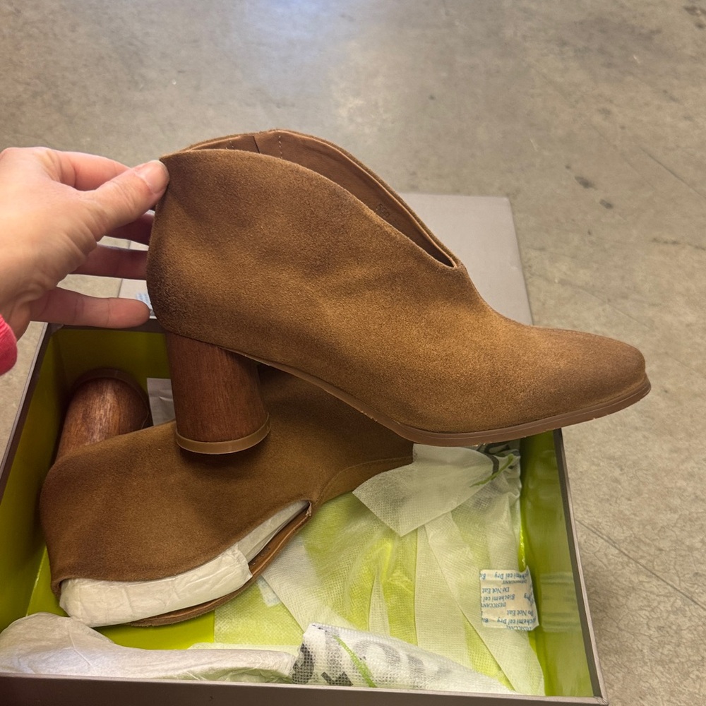 Antelope Brown Suede Round Wooden Block Heel Ankle Pumps